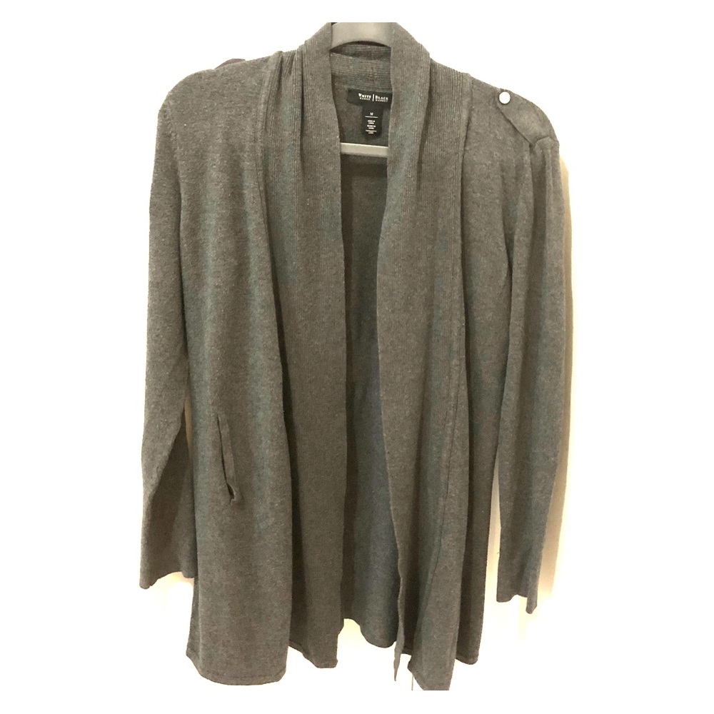 Gray sweater with button aesthetics